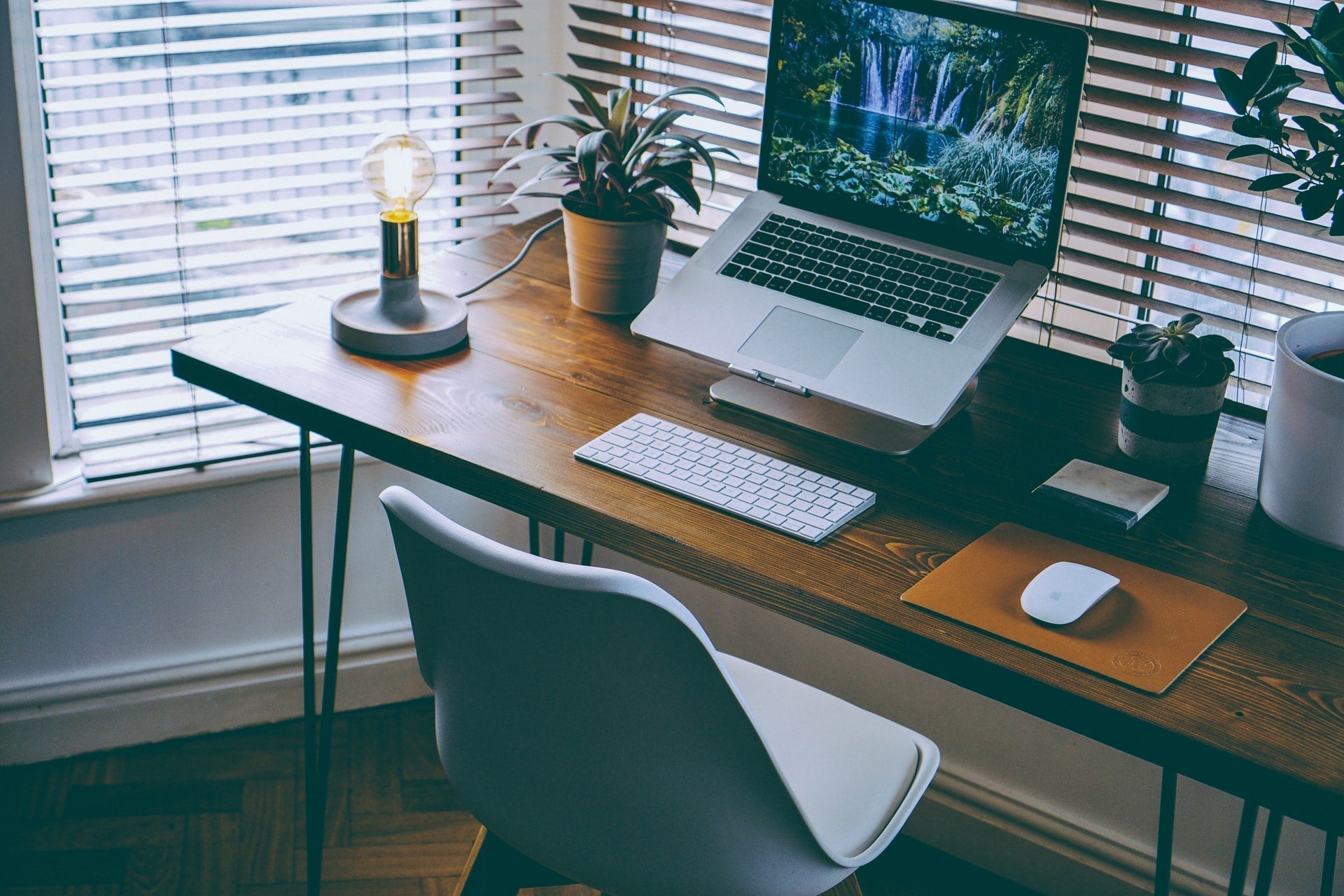 Éclairage télétravail : le confort visuel au bureau