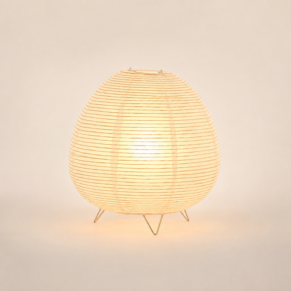 Lampe Wabi à abat-jour sphérique en fibres claires, pieds fins en métal