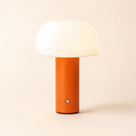 Lampe d’ambiance Portobello : abat-jour opale blanc, base cylindrique orange, bouton argent.