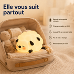 Veilleuse mouton allumée dans un panier beige, silhouette ronde avec pattes