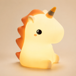 Veilleuse licorne 3D lumineuse, corne dorée et silhouette arrondie, éclairage doux.
